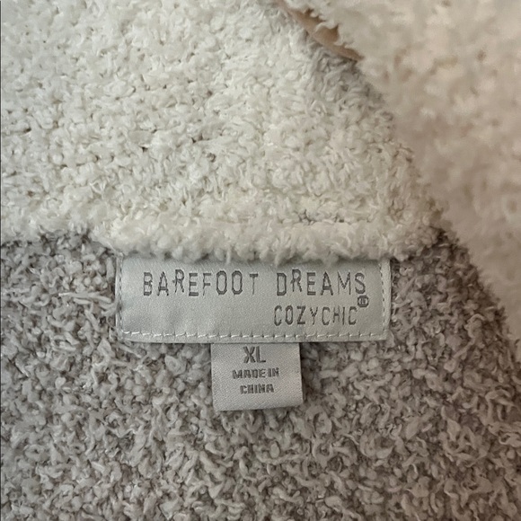 Barefoot Dreams CozyChic White and Gray Robe - Picture 4 of 4